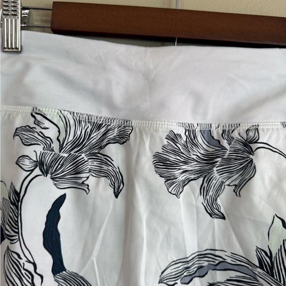 Athleta Gray Skorts Lightweight Athletic Wear - Picture 6 of 9